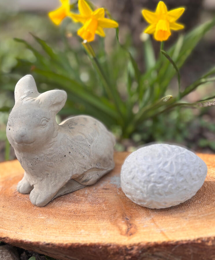 Hase mit Ei Hase mit Ei